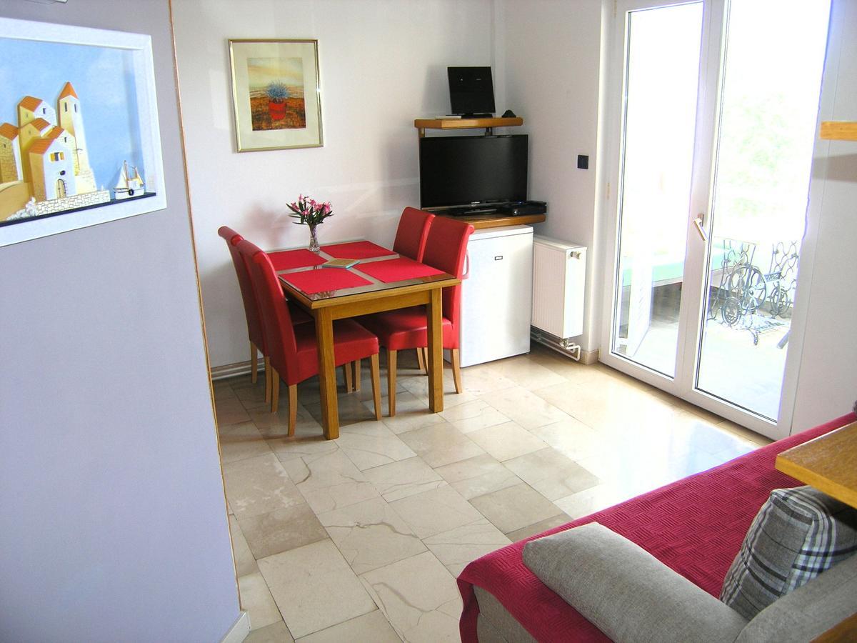 Apartments Oribella Krk Town Exterior photo