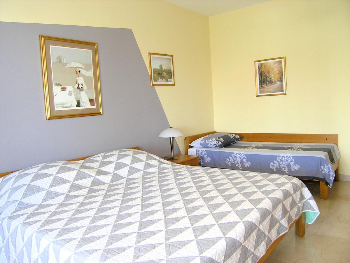 Apartments Oribella Krk Town Exterior photo